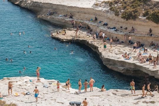 Piscina de San Pedro y playa de Il Kalanka